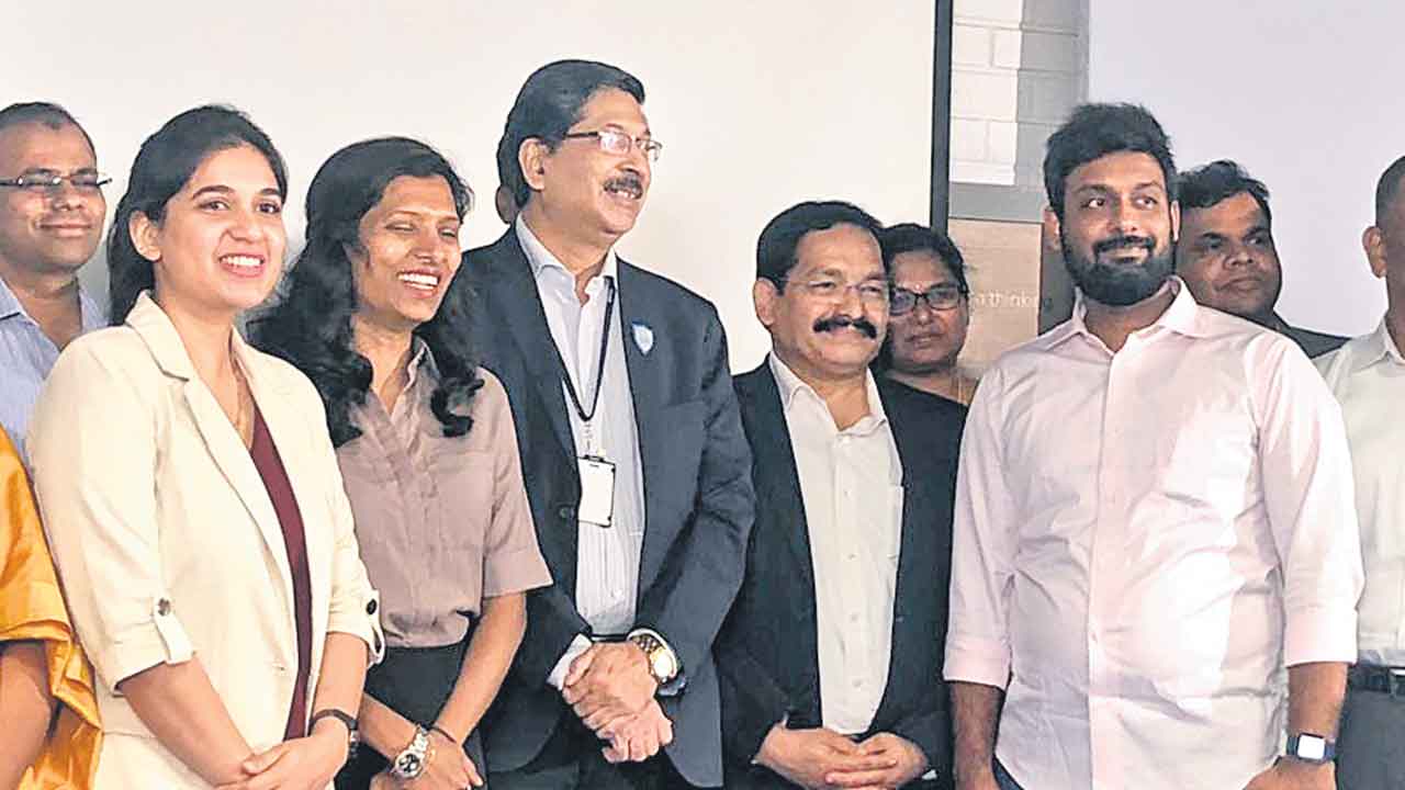 రోబోల తయారీపై దృష్టి