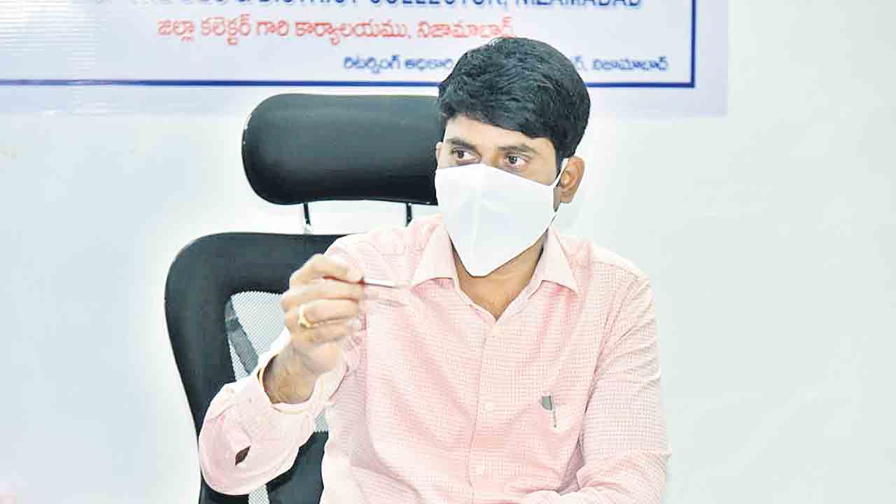ప్రతిరోజూ రెండు ప్రైవేట్‌ దవాఖానలను తనిఖీ చేయాలి