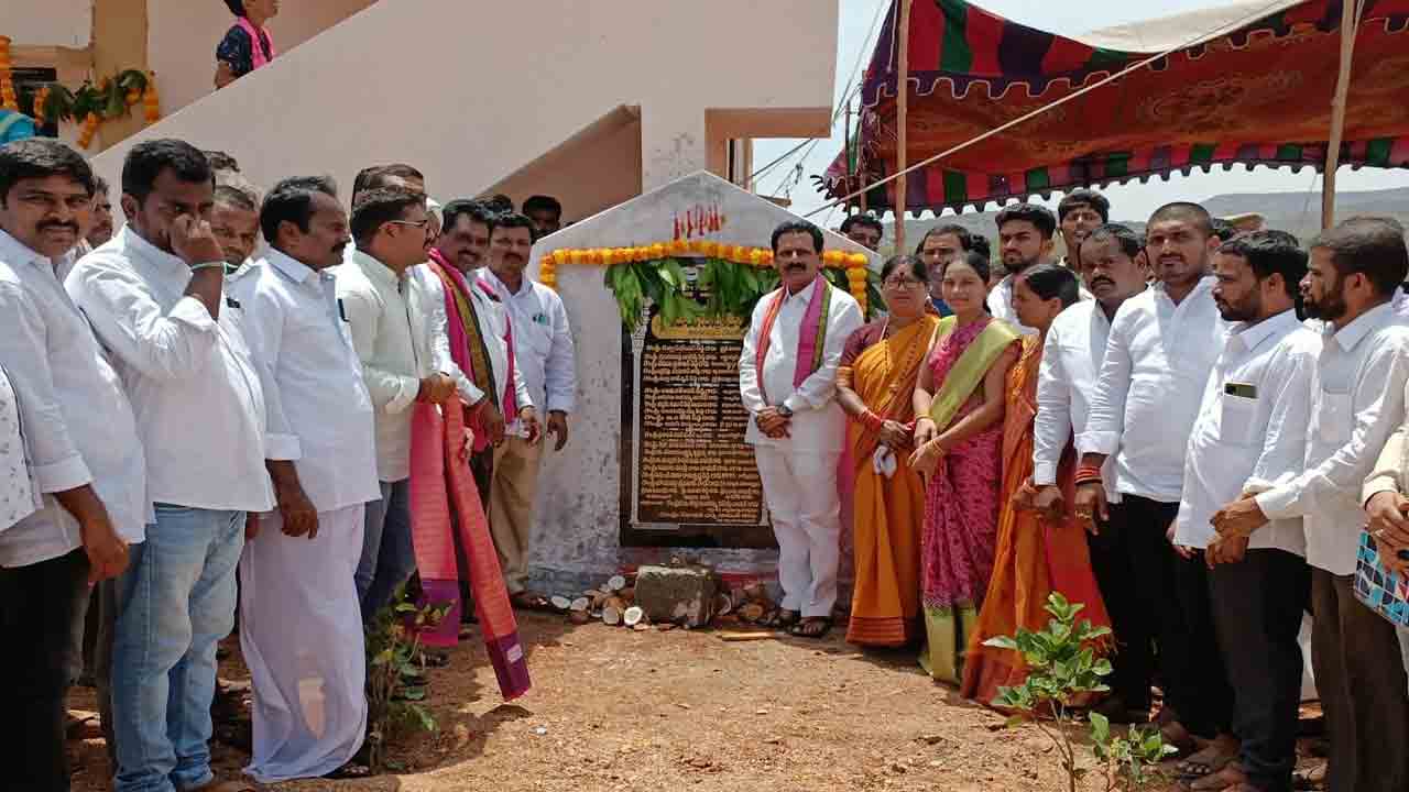 ఆత్మగౌరవంతో బతికేందుకే డబుల్‌ బెడ్రూం ఇండ్లు