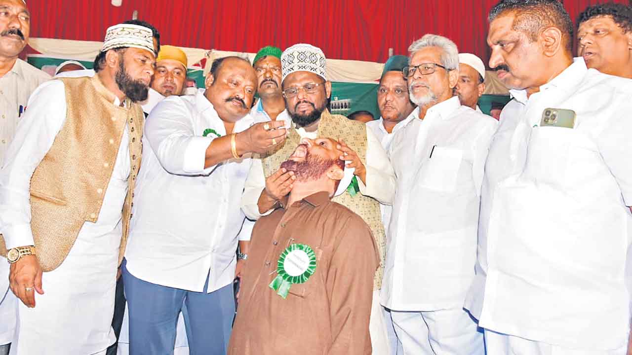 మత విద్వేషాలు రెచ్చగొడుతున్న బీజేపీ