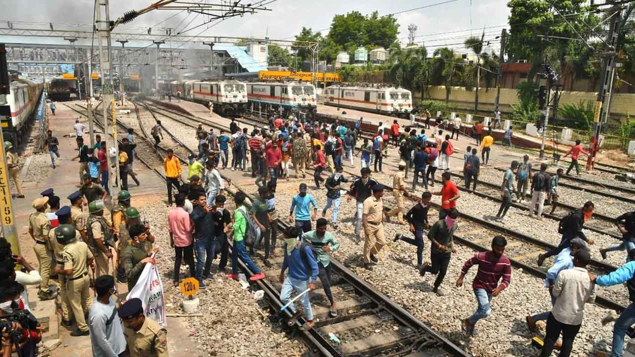 అగ్గిరాజేసిన అగ్నిపథ్‌