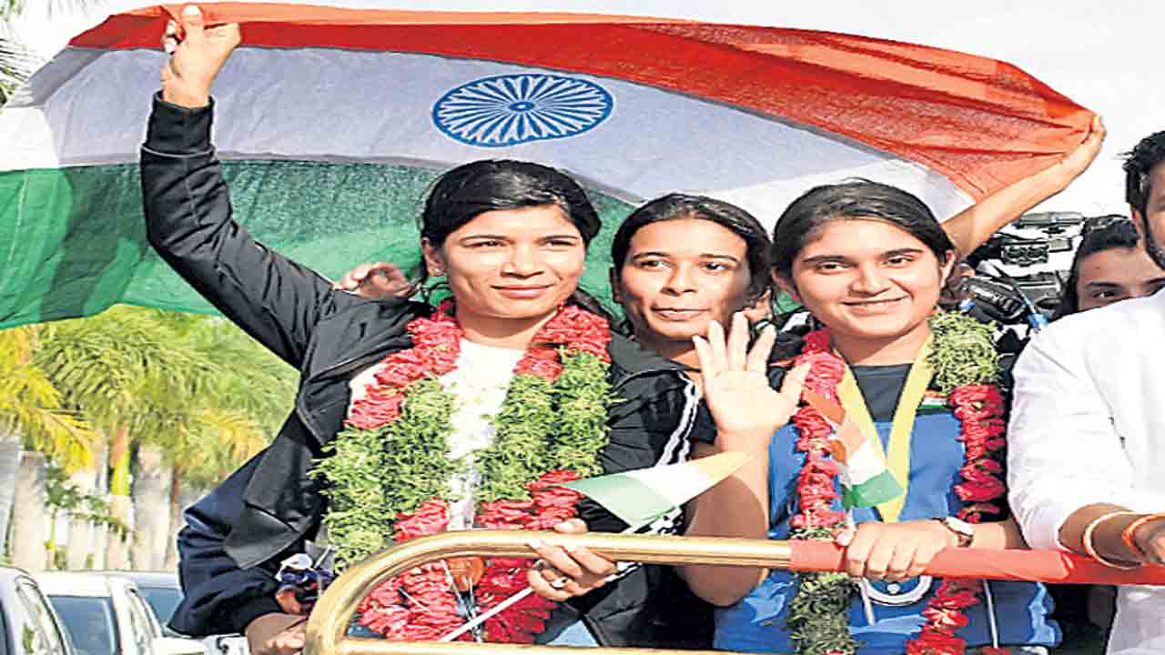 నిఖత్‌ జరీన్‌, ఇషాసింగ్‌కు రెండేసి కోట్లు