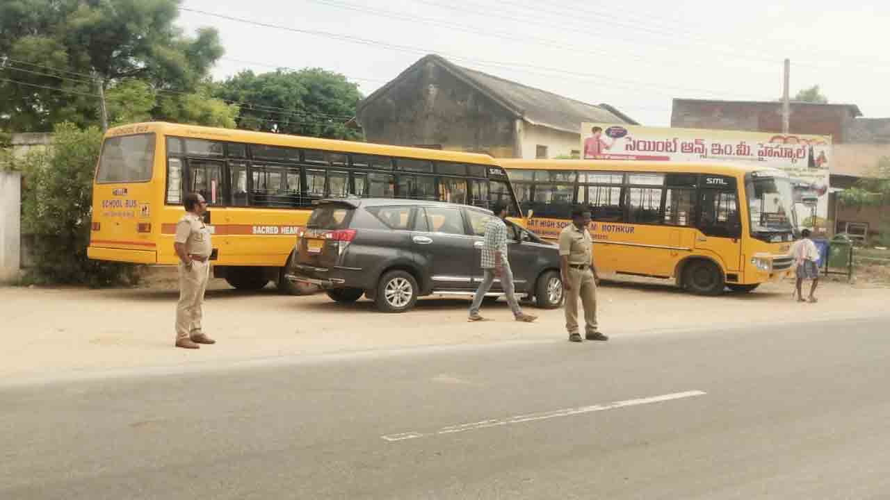 ఫిట్‌నెస్‌ లేని స్కూల్‌ బస్సులు సీజ్‌