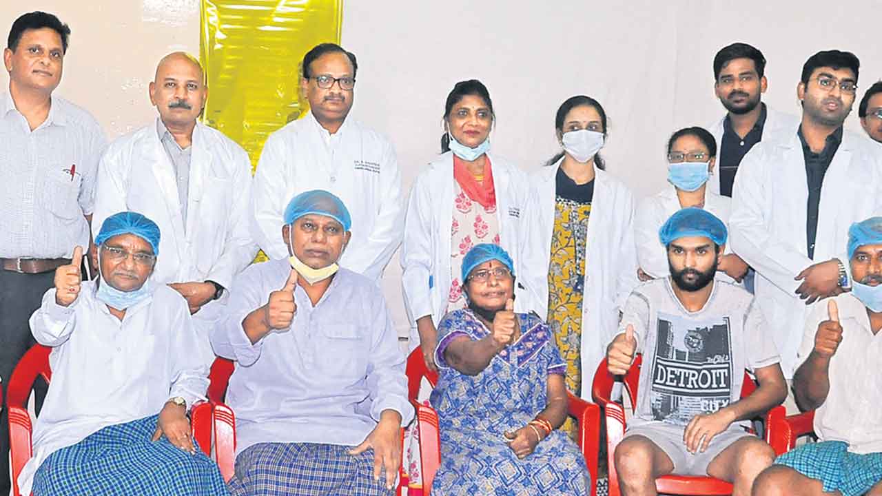 ఒకేరోజు ఆరుగురికి మోకాలు కీళ్ల మార్పిడి