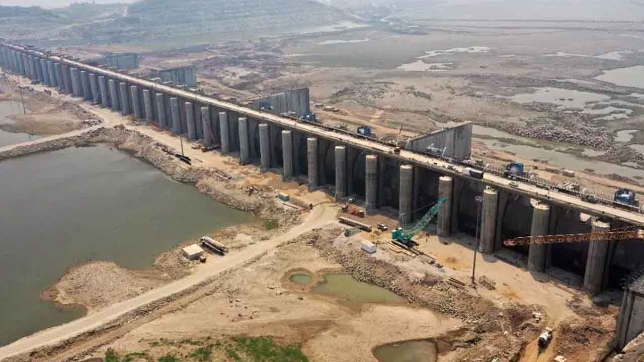 ఆ విషయంలో మేధావులు తలలు పట్టుకుంటున్నారు : ఏపీ మంత్రి అంబటి