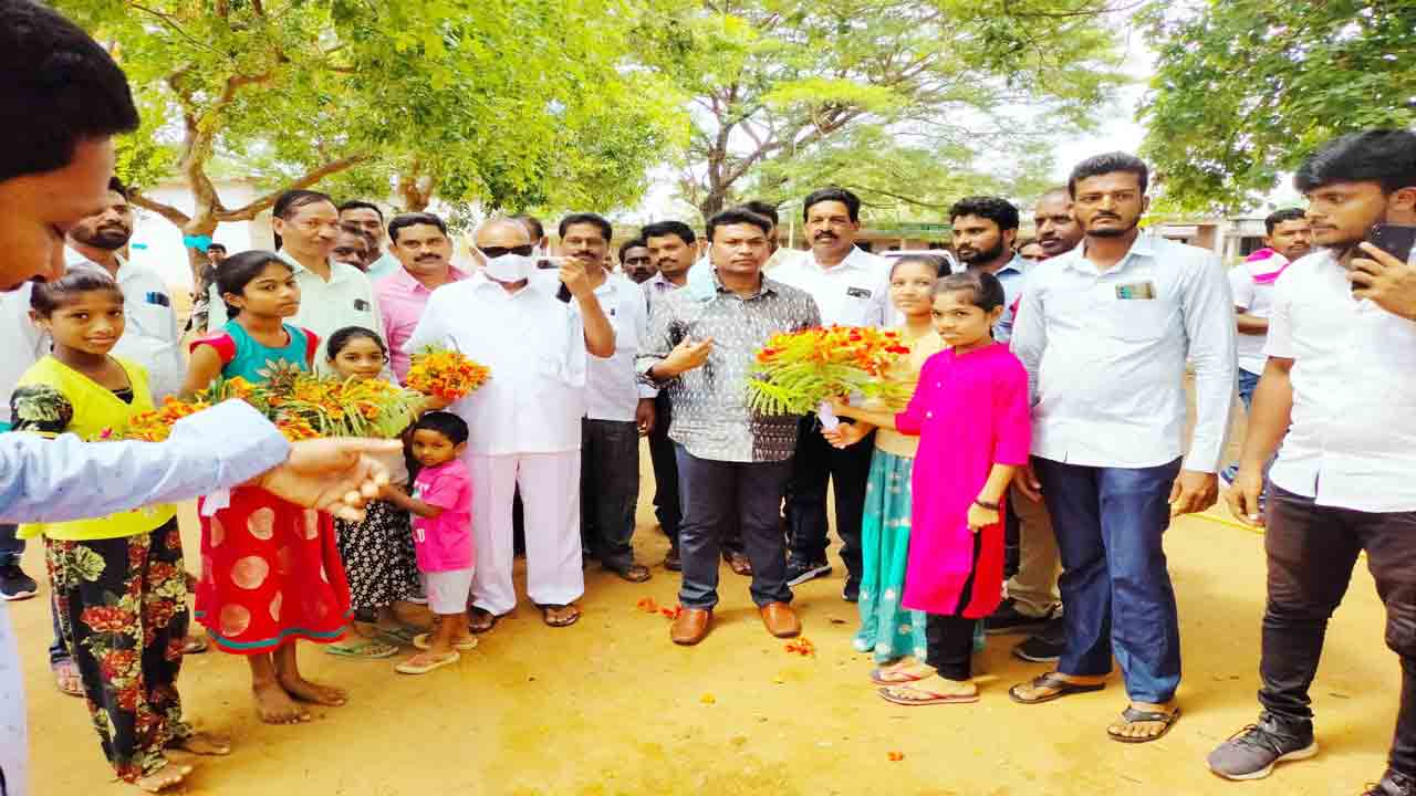 మోగిన బడి గంట