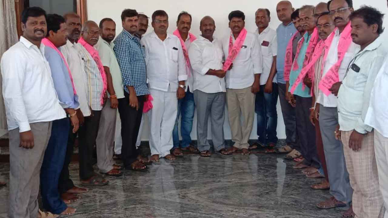 అభివృద్ధికి ఆకర్షితులై టీఆర్‌ఎస్‌లో చేరిక