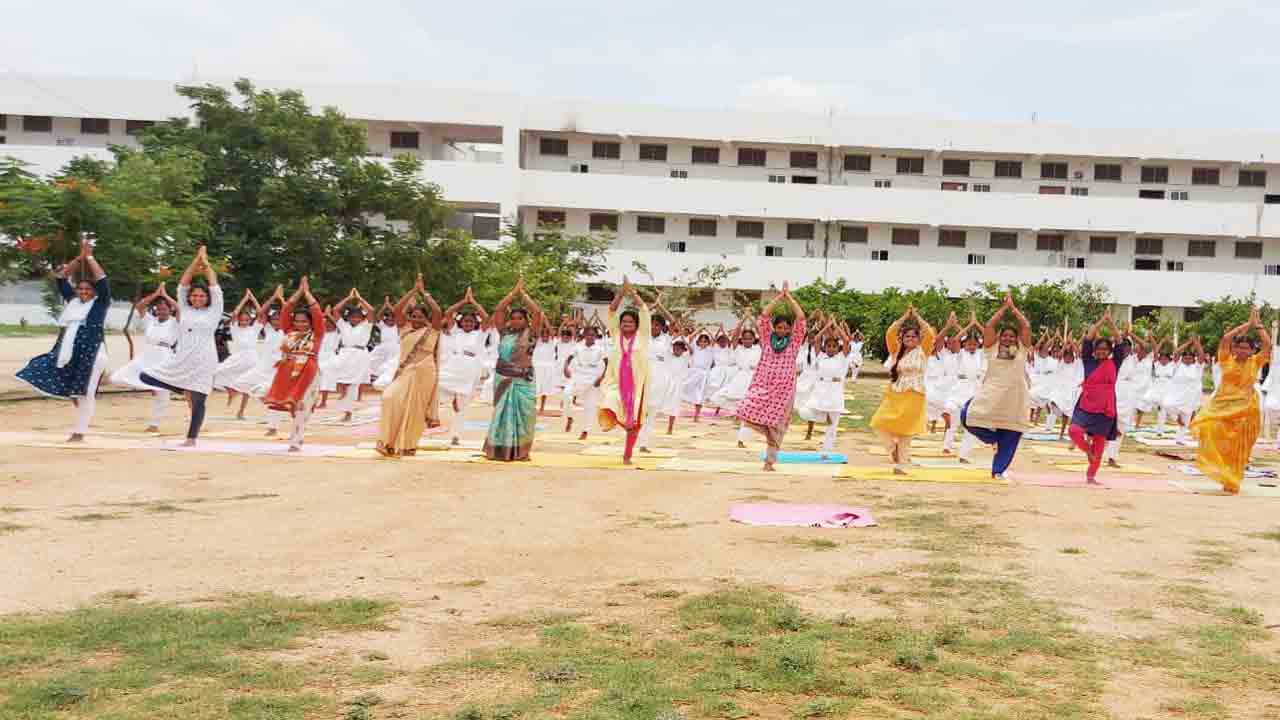 యోగాతో సంపూర్ణ ఆరోగ్యం