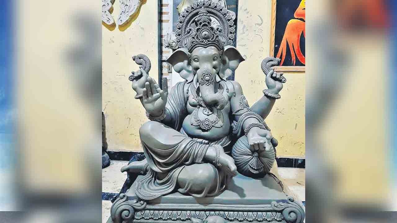 మట్టి విగ్రహం.. శ్రేయస్కరం