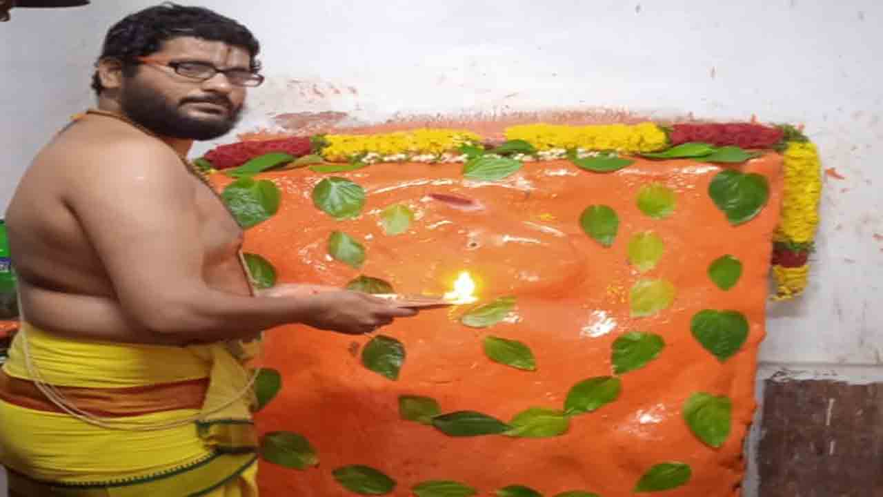 క్షేత్రపాలకుడికి ఆకుపూజ