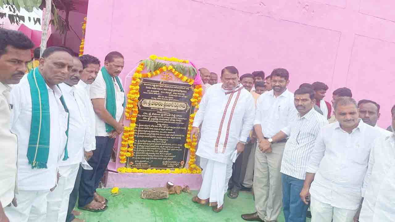 పని చేసే వారినే ప్రజలు ఆదరిస్తారు..