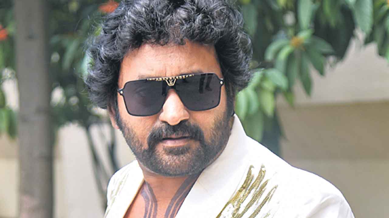 అక్రమ్‌, రానా ఎవరు?