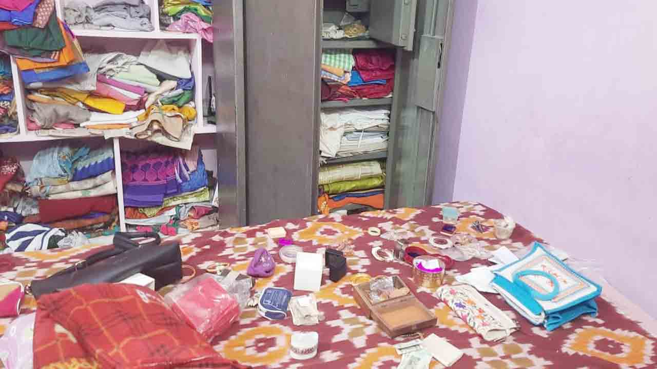 రెచ్చిపోయిన దొంగలు