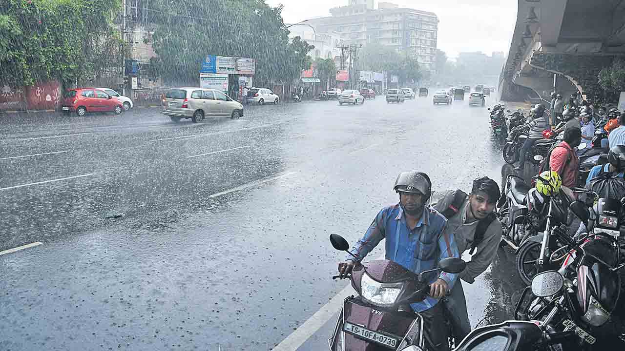 నేడు, రేపు భారీ వర్షాలు