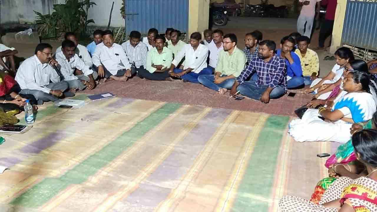 సమస్యల పరిష్కారానికే పల్లె నిద్ర