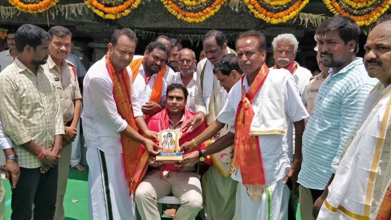 ఆలయాల అభివృద్ధికి ప్రభుత్వం కృషి