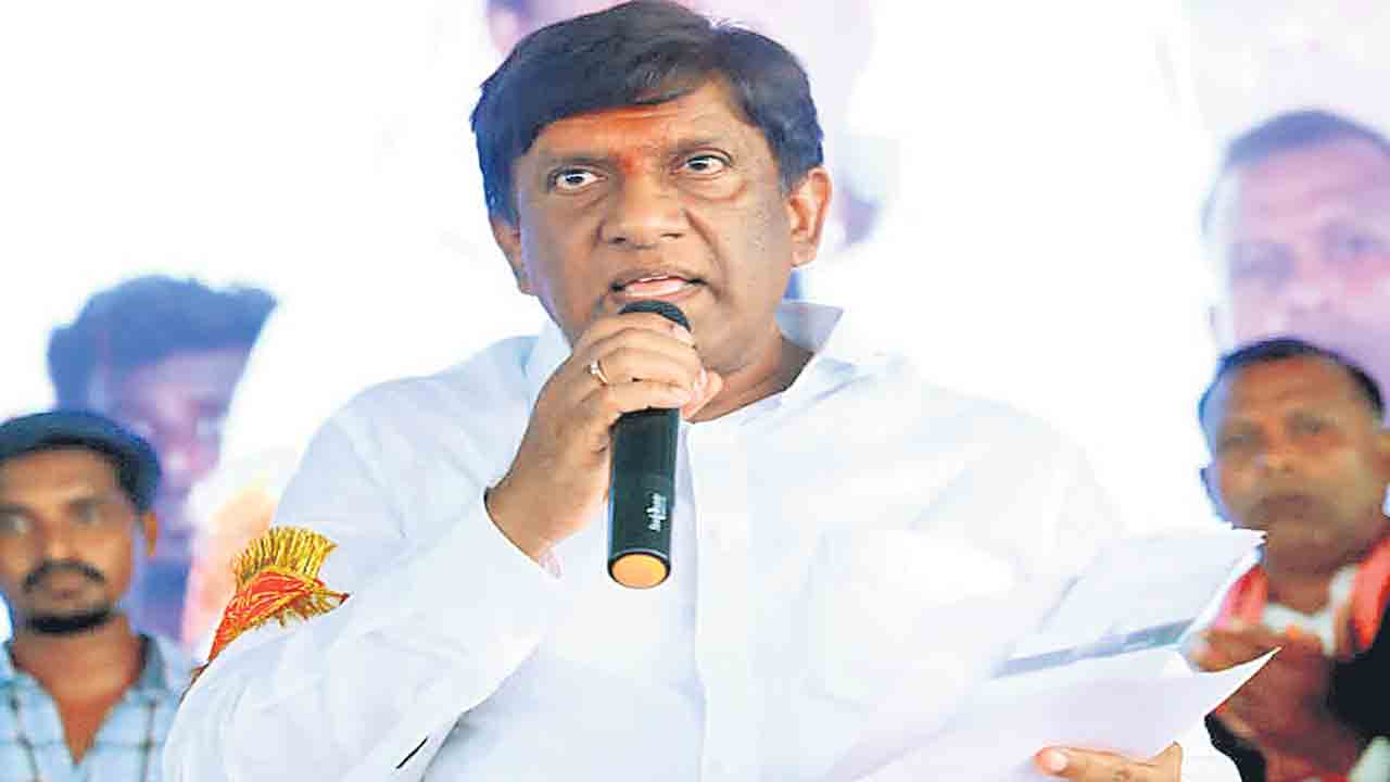 విభజన హామీలను వెంటనే అమలు చేయాలి