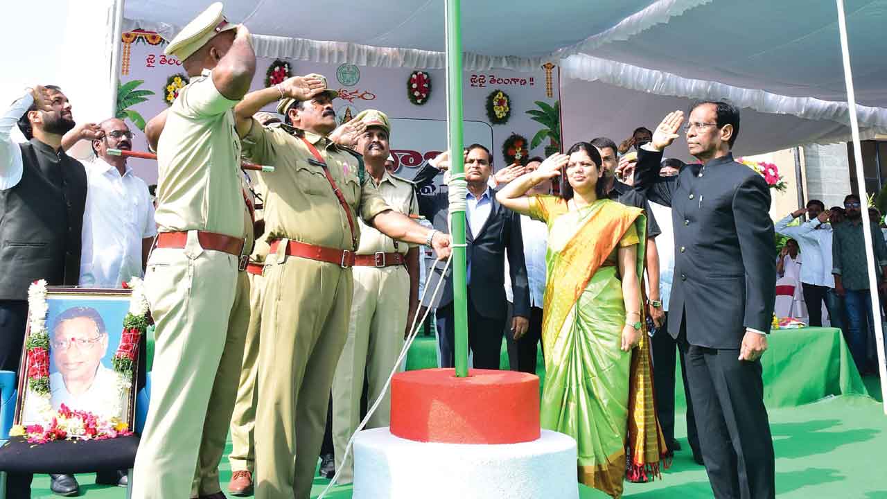 ఊరూరా అవతరణ పండుగ