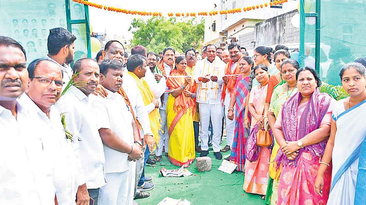 పట్టణాలలో క్రీడా ప్రాంగణాల అభివృద్ధి