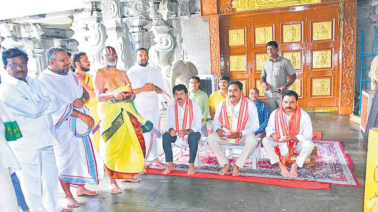 ప్రపంచమే అబ్బురపడేలా యాదగిరిగుట్ట