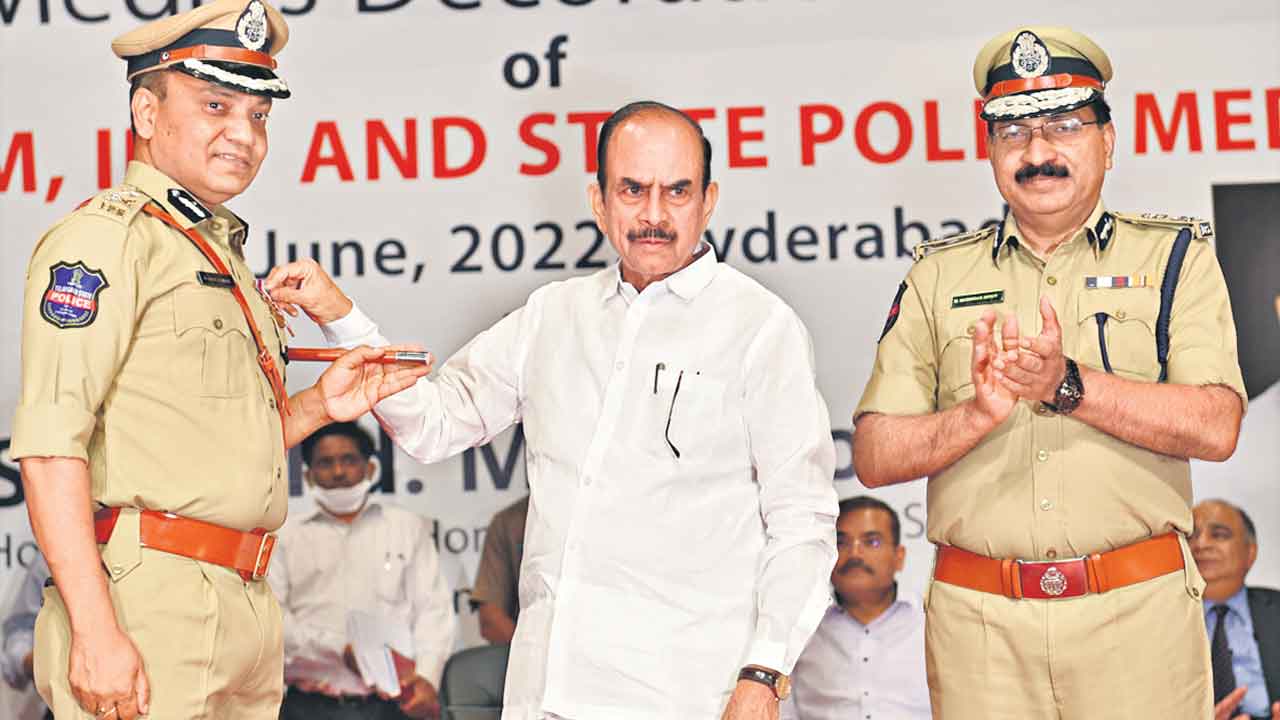 శాంతిభద్రతలపై రాజీపడం