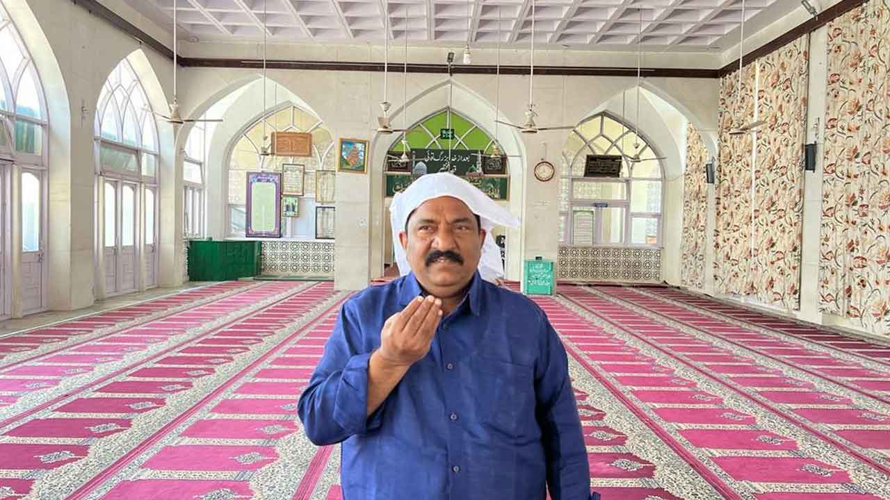 శ్రీనగర్‌ దర్గాలో ఎమ్మెల్యే సండ్ర ప్రత్యేక ప్రార్థనలు