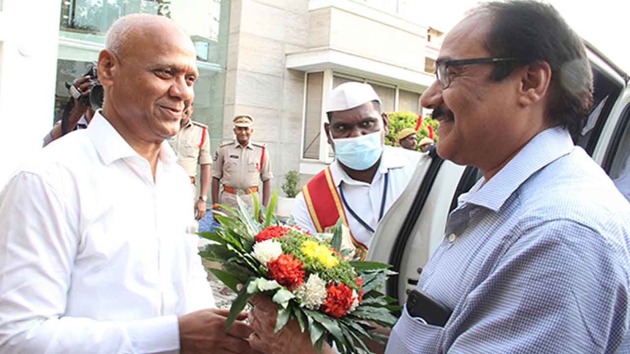 తిరుమల శ్రీవారిని దర్శించుకున్న ఏపీ హైకోర్టు సీజే