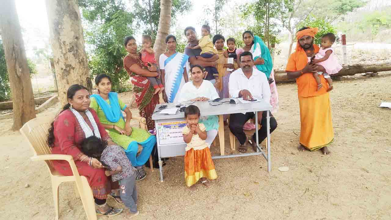 ఇంటి వద్దే చిన్నారుల ఆధార్