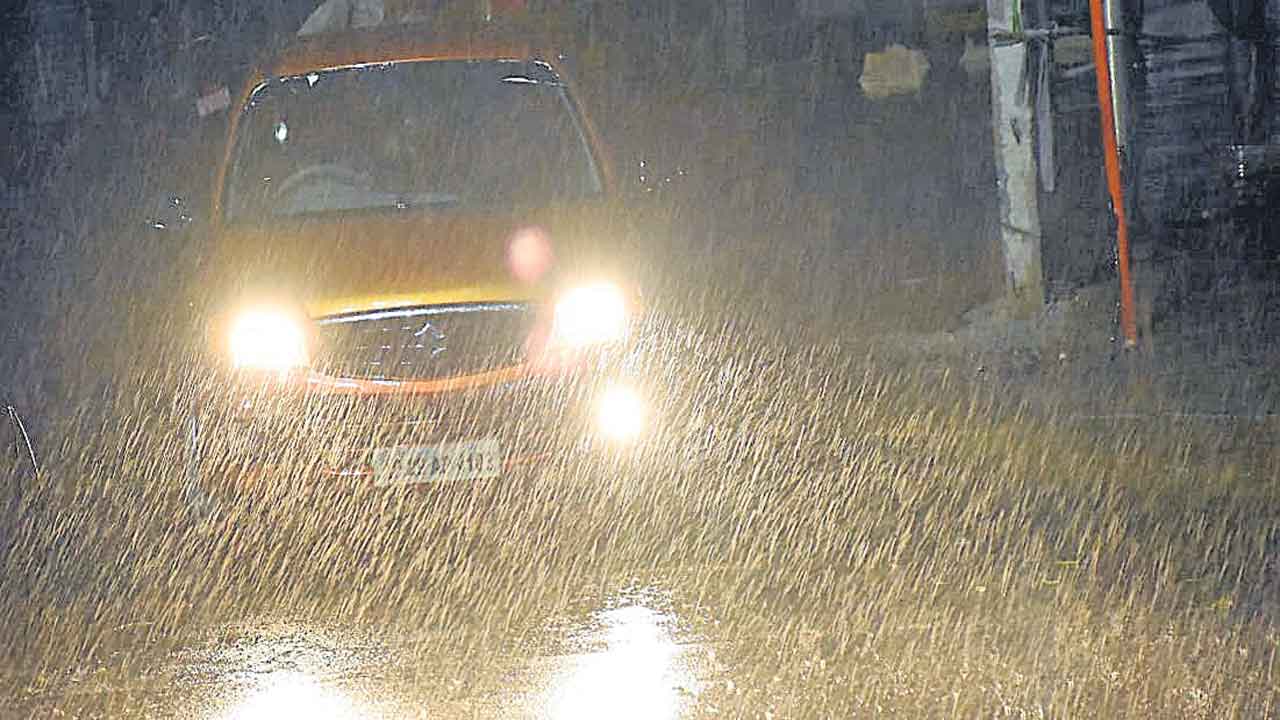 నేడు, రేపు పలు జిల్లాల్లో భారీ వర్షాలు