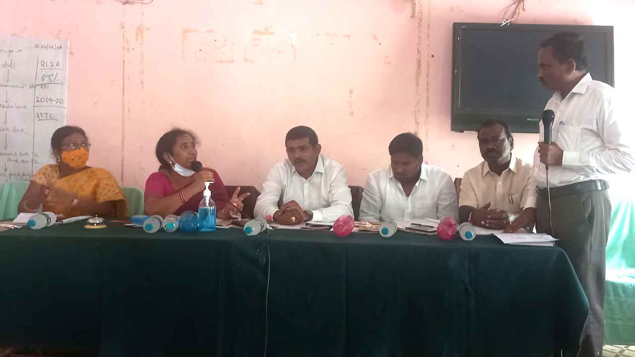 ప్రజాసమస్యలపై స్పందించాలి