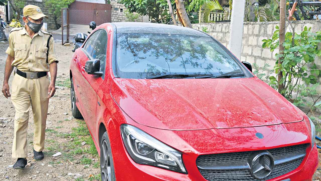 ఇంటి వద్ద దింపుతామని ఎక్కించుకొని.. ఇంటర్‌ విద్యార్థినిపై ఐదుగురి అమానుషం