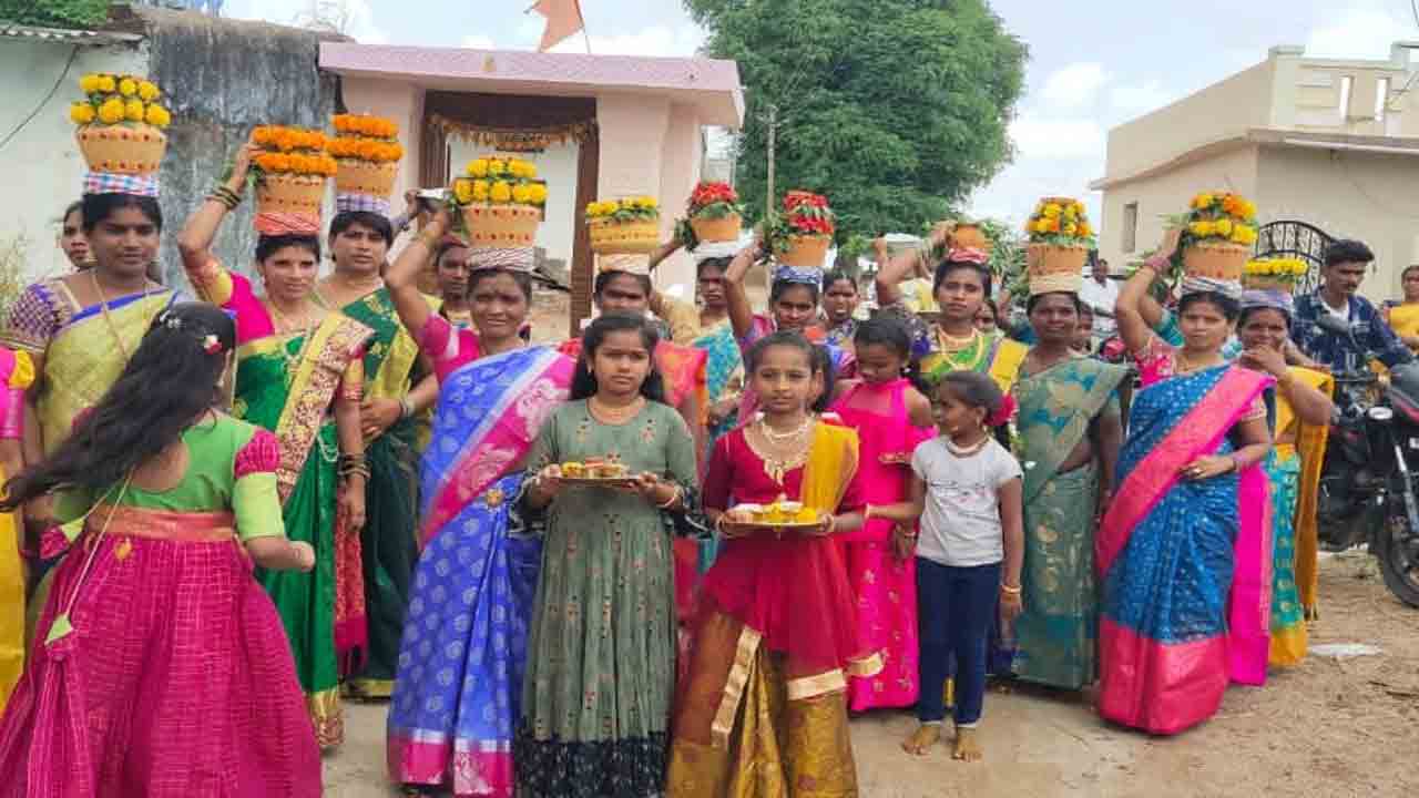 ఘనంగా బోనాల పండుగ