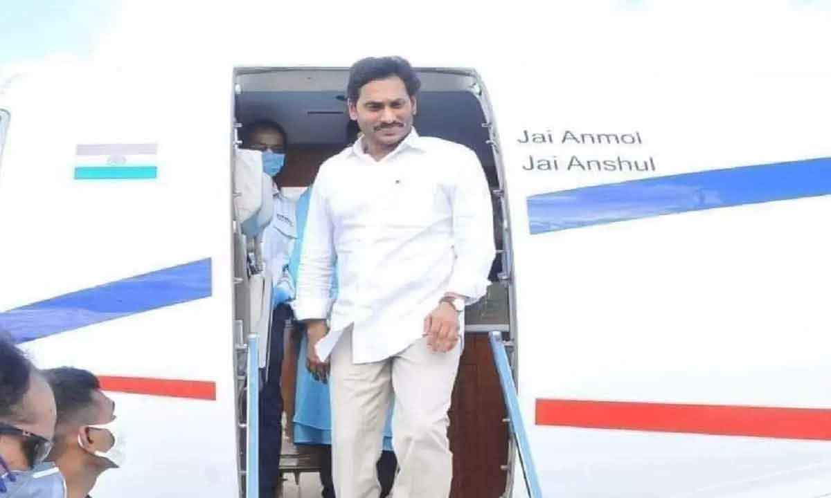 ఢిల్లీకి బయలు దేరిన ఏపీ సీఎం జగన్‌