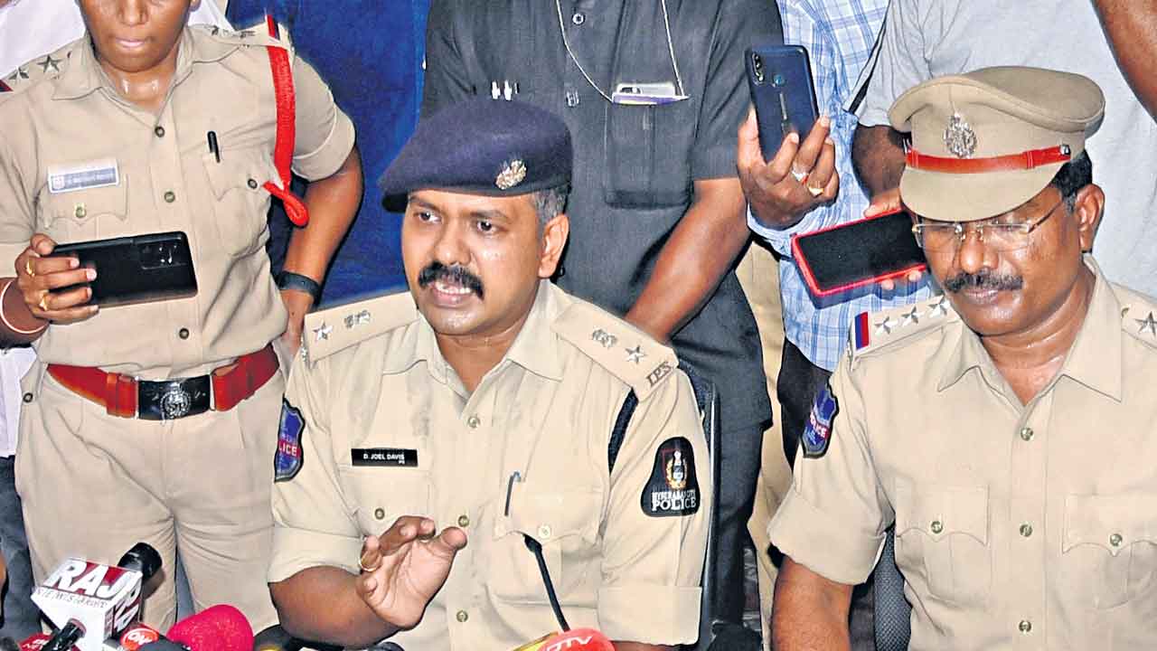 గంటల్లోనే నిందితులను గుర్తించాం