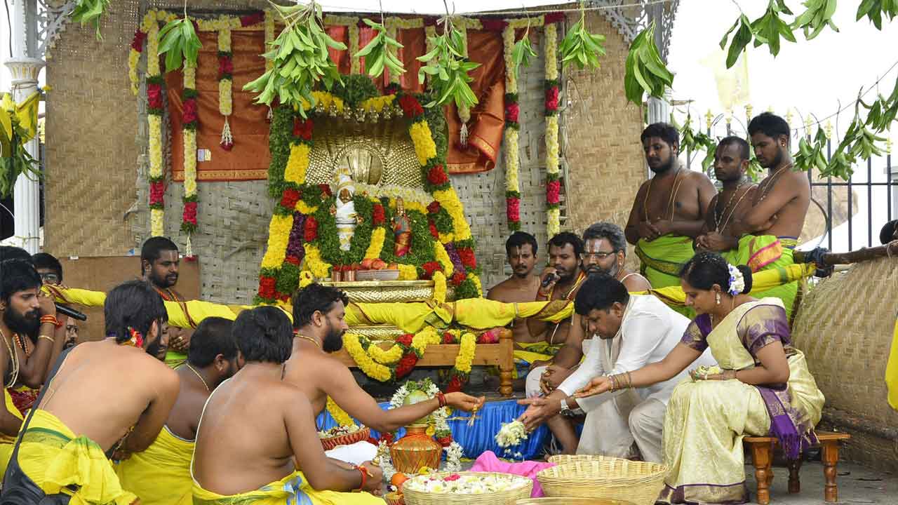 పూర్ణాహుతితో సంపూర్ణమైన వైదిక క్రతువులు – ఉప్పొంగిన భక్తిపారవశ్యం