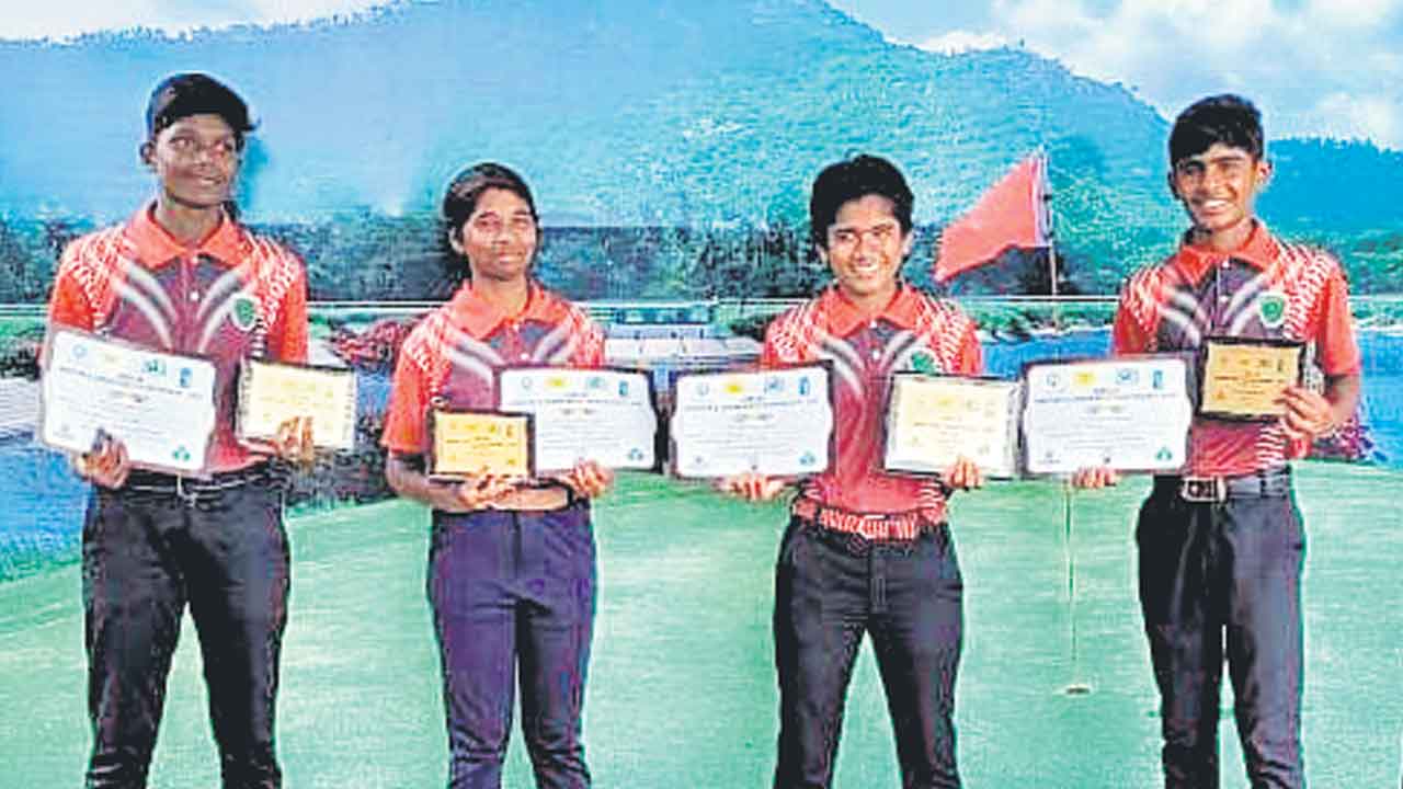 మెరిసిన గురుకుల గోల్ఫర్లు