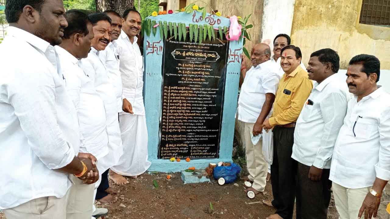 రైతుల అన్ని పంటలనూ కొంటాం