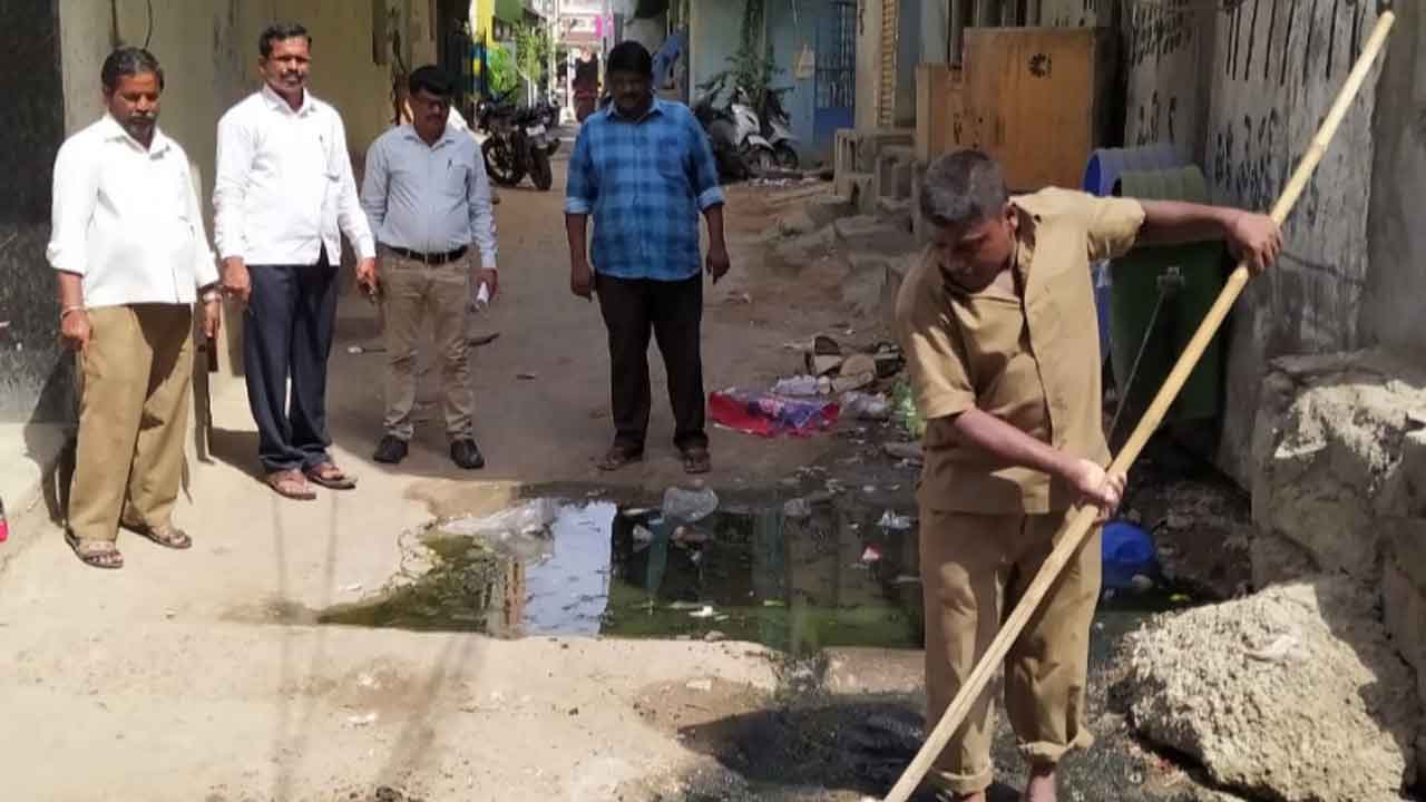 రహదారులు, డ్రైనేజీ పనుల పరిశీలన