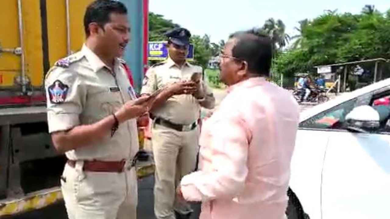 ఏపీలో బీజేపీ రాష్ట్ర అధ్యక్షుడిని అడ్డుకున్న పోలీసులు