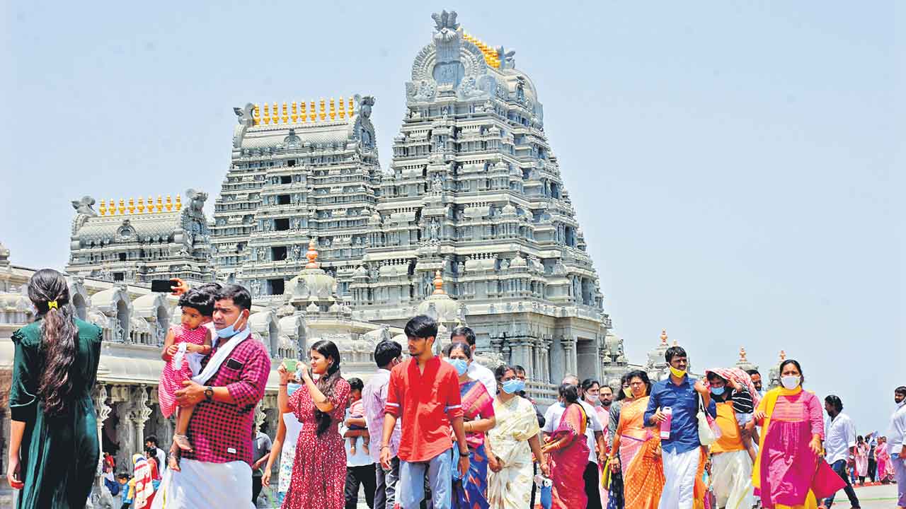 యాదగిరీశుడికి 10.7 కోట్లు