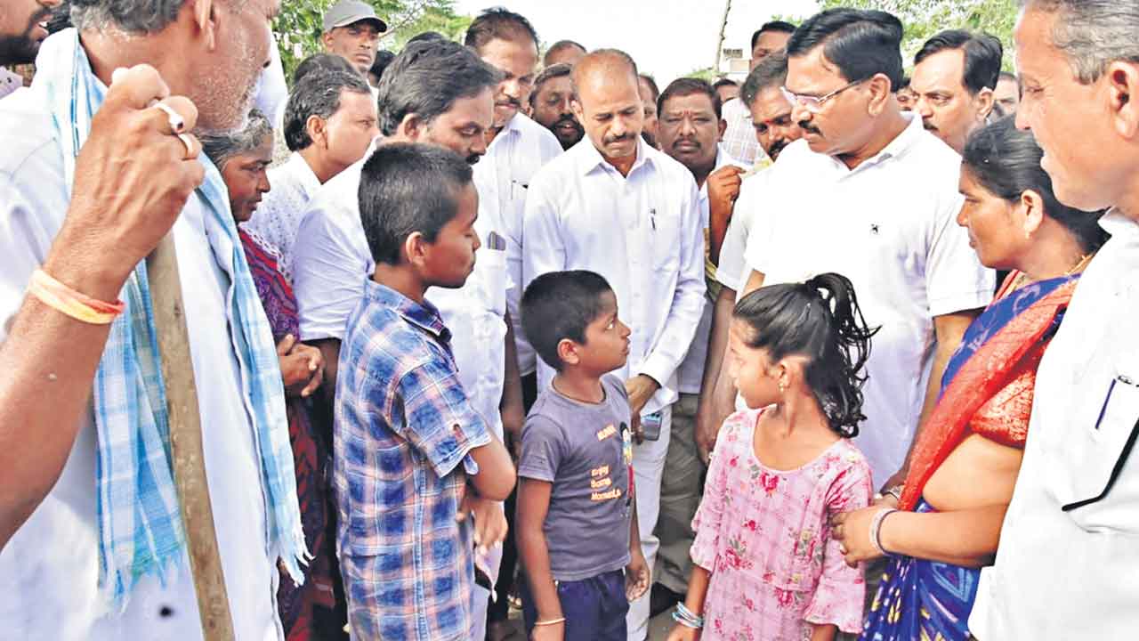 పల్లె, పట్టణాల్లో మారిన రూపురేఖలు