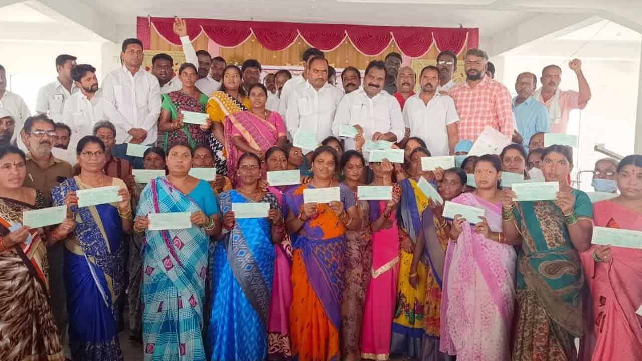 ఆడబిడ్డలకు సర్కారు సాయం