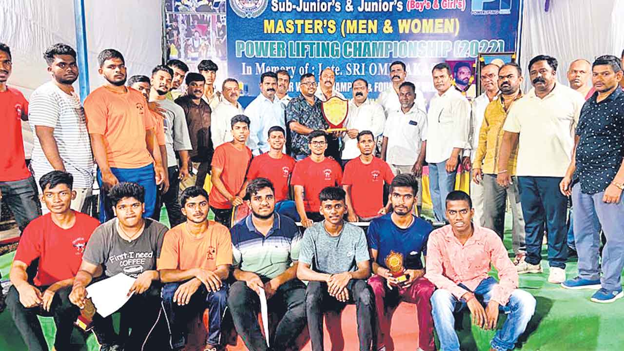 రాష్ట్రస్థాయి పవర్‌లిఫ్టింగ్‌ విజేత రంగారెడ్డి