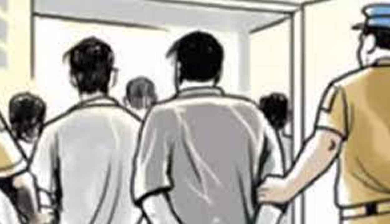 విశాఖలో డ్రగ్స్ సరఫరాదారుల అరెస్టు