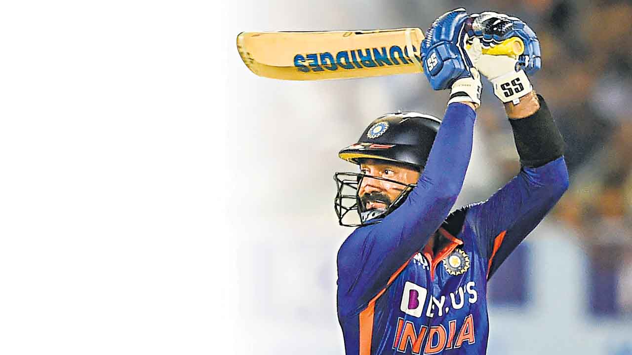 కార్తీక్‌ కేక