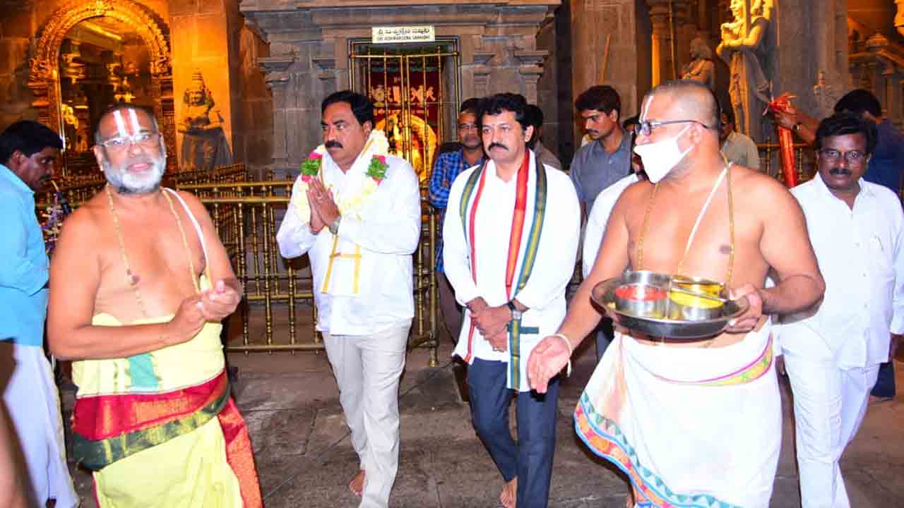 నారసింహుడికి నిత్యపూజలు