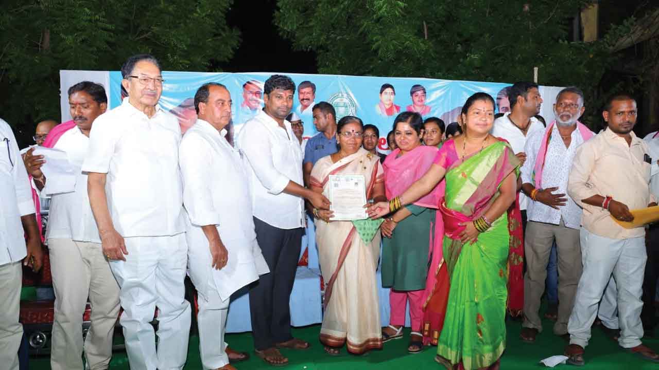 ఎనిమిదేళ్లు.. ప్రగతి కాంతులు