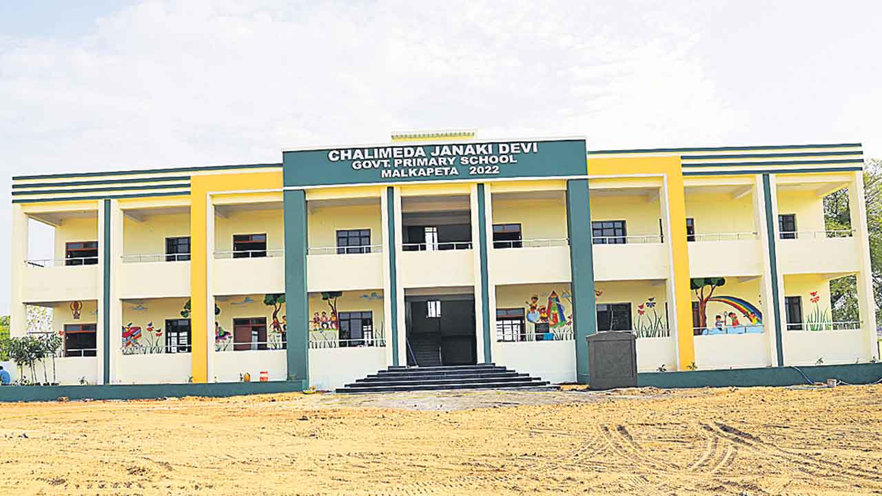 చదువులమ్మ సేవలో చల్మెడ కుటుంబం