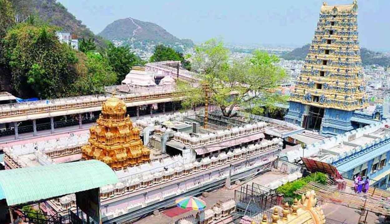 ఇంద్రకీలాద్రిపై ఇవి నిషేధం.. ఎప్పటి నుంచి అంటే ?