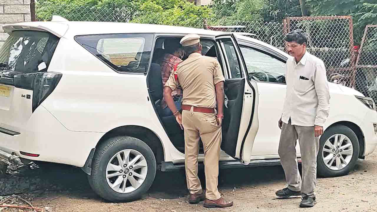 ఇన్నోవా కారులోనే లైంగికదాడి